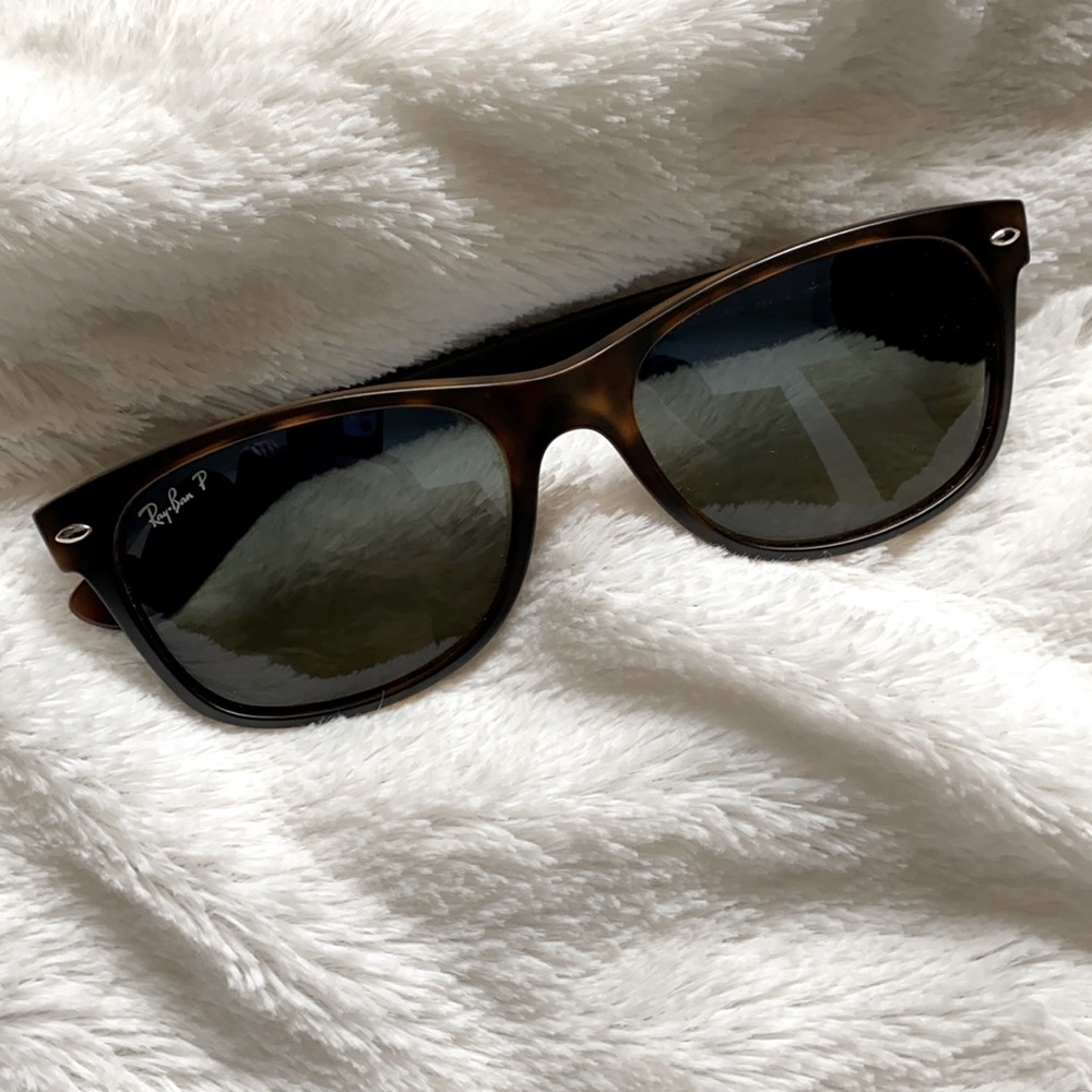 Ray-Ban “New Wayfarer” tortoise shell sunglasses